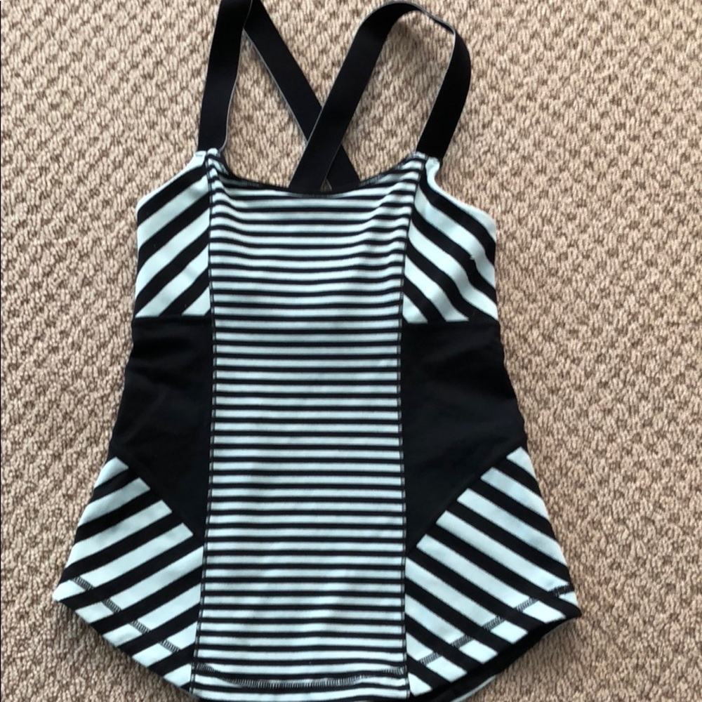 Lululemon yoga top size 4 Black w/ stripes